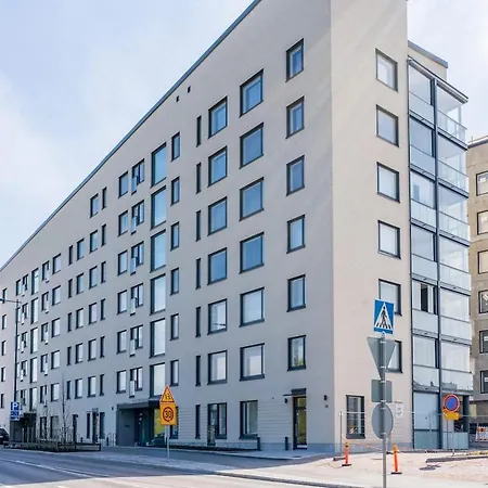 Cozy Right Next To Metro Station Apartment *