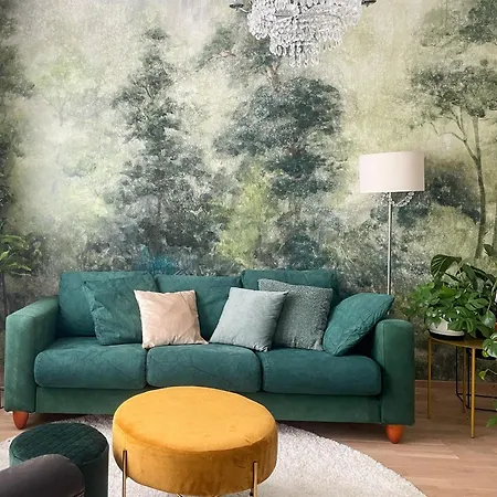 Cozy Right Next To Metro Station