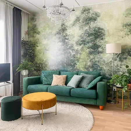 Cozy Right Next To Metro Station Apartman